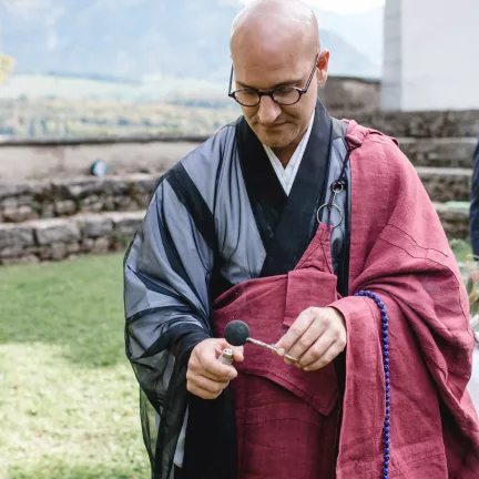 Hochzeitsredner Zen Mönch Marcel Reding Meditation im Meditationszentrum Honora Zen Kloster mit Zen Mönch Abt Reding