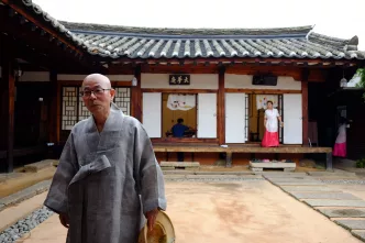 koreanisches zen im Meditationszentrum Honora Zen Kloster mit Zen Mönch Abt Reding