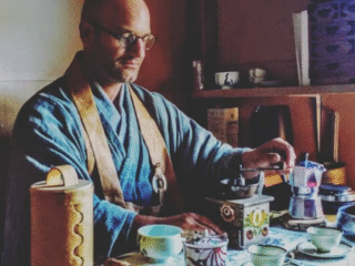 Zen Mönch Abt Reding im Meditationszentrum Honora Zen Kloster mit Zen Mönch Abt Reding