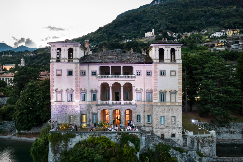 für ihre Hochzeit am Comer See im Palazzo Gallio