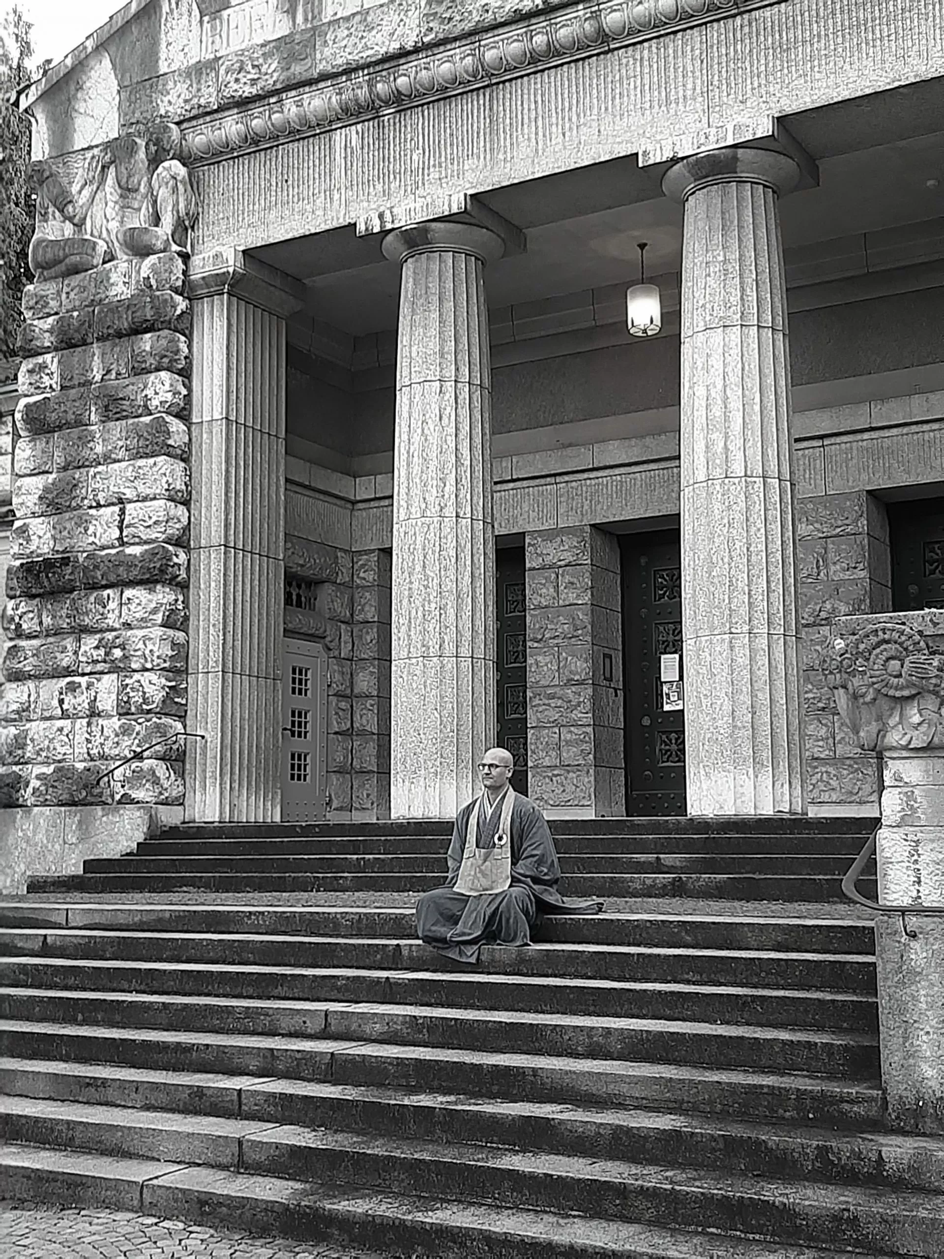 Meditation Zürich im Friedhof Sihlfeld mit Zen Mönch Marcel Reding